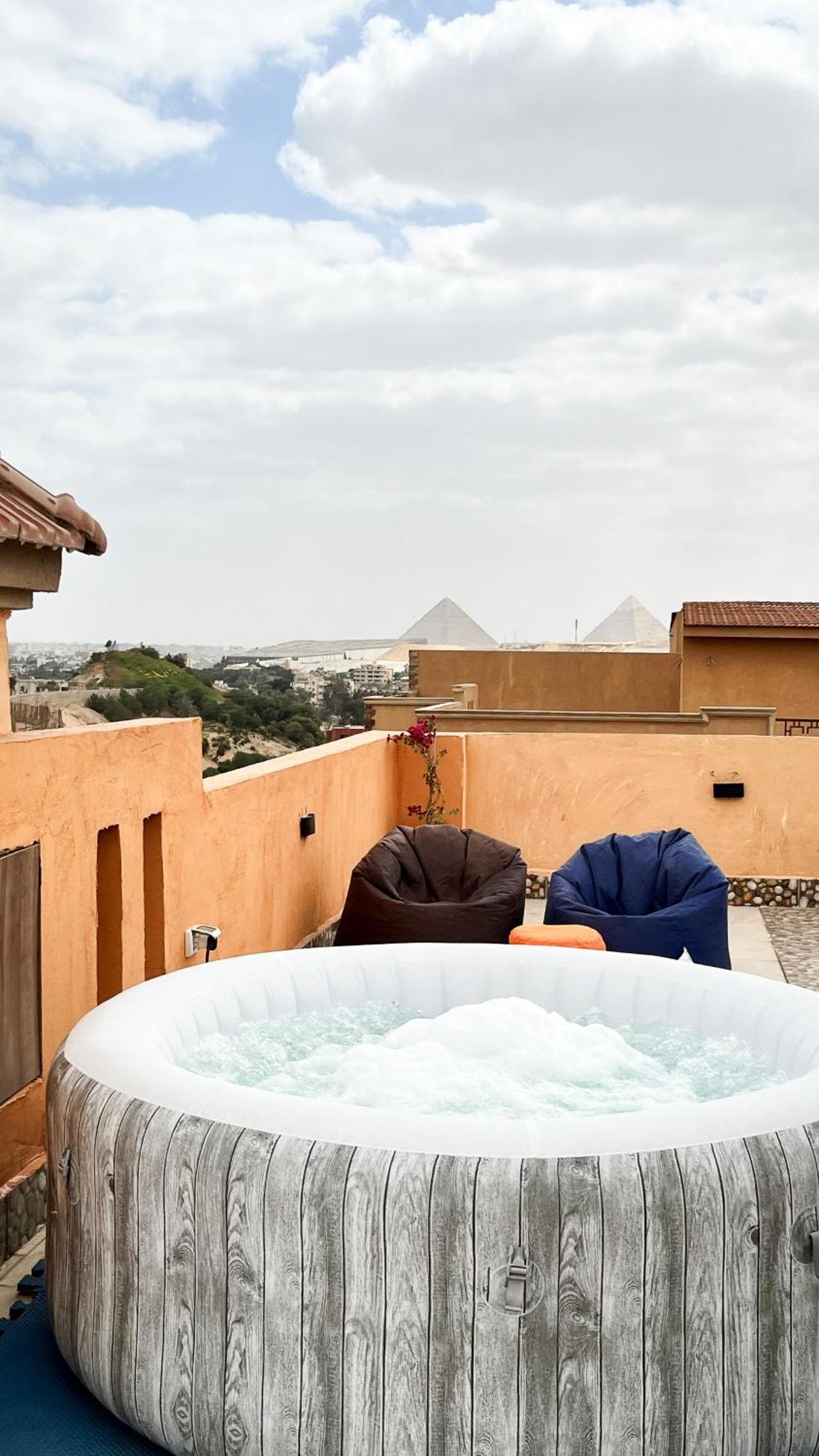 Boho Getaway With Pyramids View & Jacuzzi Apartment Giza Exterior photo